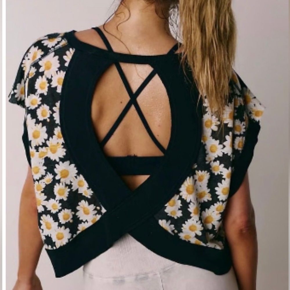 B31. Free People My Time printed Tee Floral Black and White Women's Top